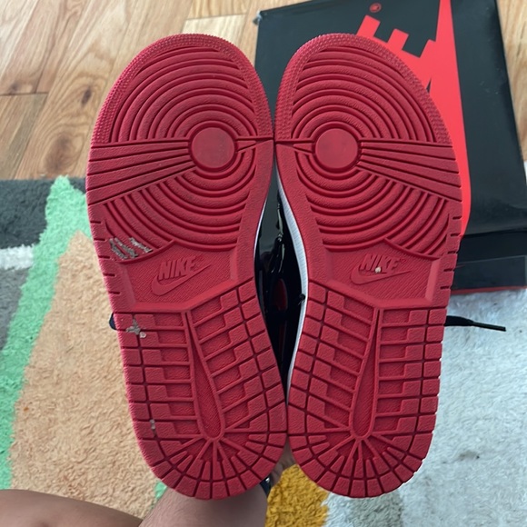 Jordan 1 Bred Retro - Picture 5 of 9